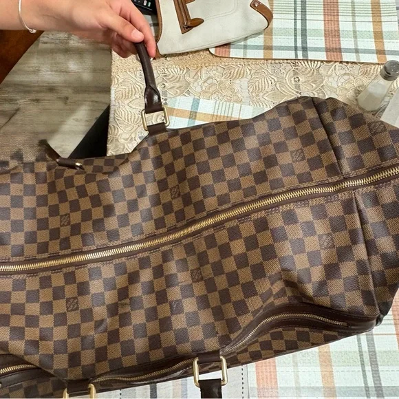 Louis Vuitton Travel Bag - Picture 3 of 16